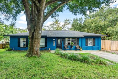 1303 REDWOOD CT