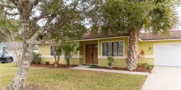 10 BLACKWOOD COURT