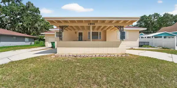 1525 N LAKE HOWARD DRIVE