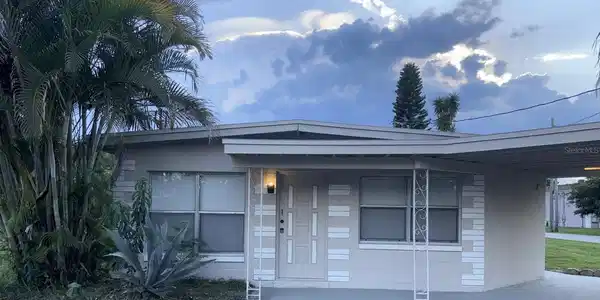 1014 N SOLANDRA DRIVE