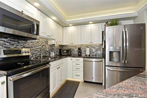 400 E COLONIAL DRIVE