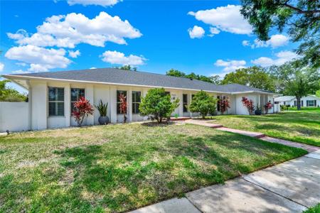 1800 KING ARTHUR CIRCLE