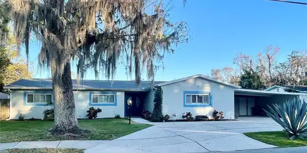 1303 SE KINGS BAY DRIVE