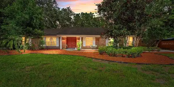 209 ROYAL OAKS CIRCLE
