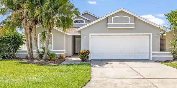 404 EMERALD COVE LOOP