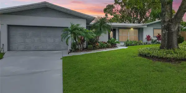 1616 LAKEWOOD S
