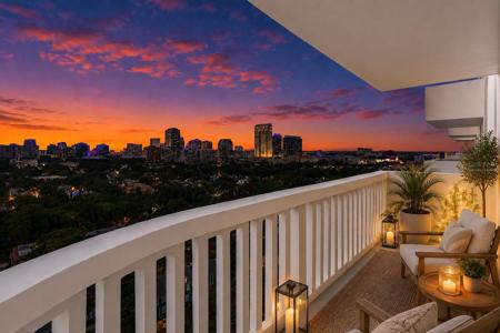 400 E COLONIAL DRIVE
