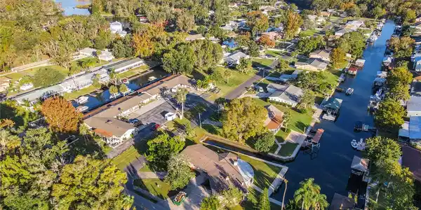 209 SE PARADISE POINT ROAD