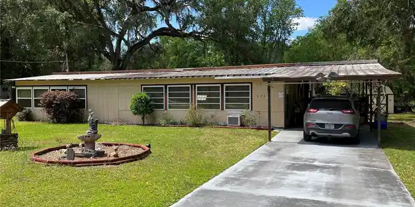 3758 CR 405C LAKE PANASOFFKEE, FL 33538