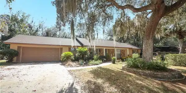 113 CRESTWOOD DRIVE