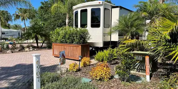 6907 AMANDA VISTA