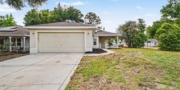 700 KENMOORE COURT