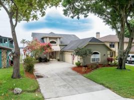 137 LAKE SHORE N