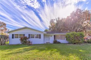 8136 LAKESIDE DRIVE