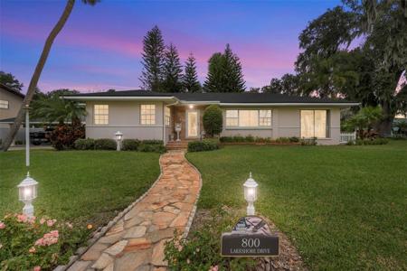 800 LAKESHORE DRIVE