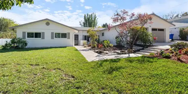 1323 VALLEY HILL E