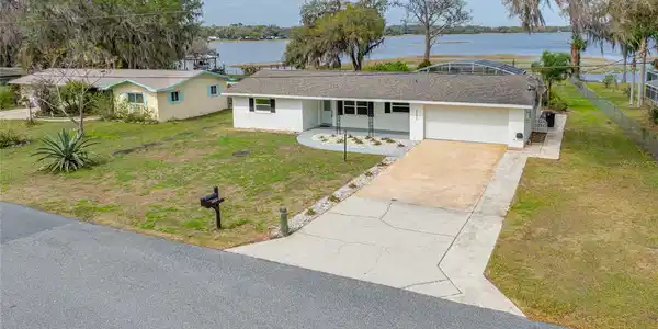 3795 E ORANGE DRIVE