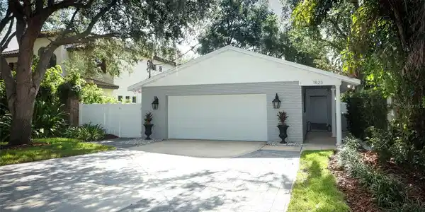 1523 EASTIN