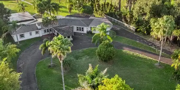 5526 PARKDALE DRIVE