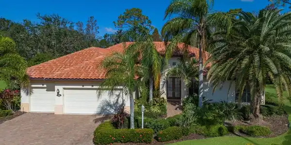 7704 WESTON COURT