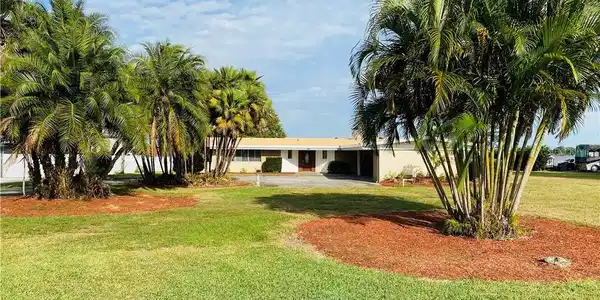 208 LAKE HOWARD SW DRIVE