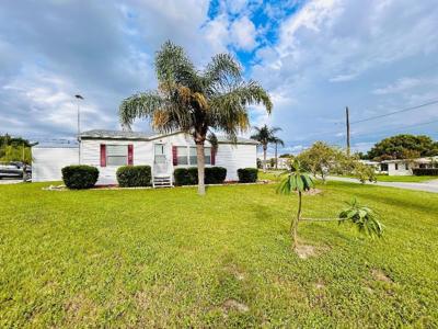 1532 LAKEVIEW DRIVE