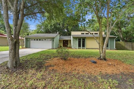 1211 FAIRFAX S