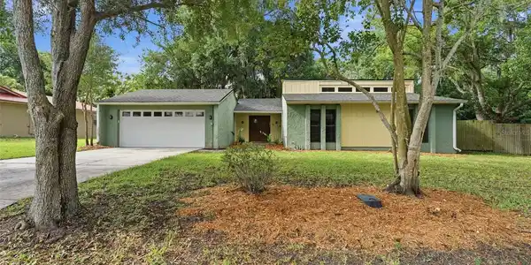 1211 FAIRFAX S