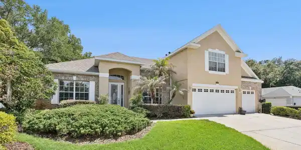 2500 EMERALD TREE LANE