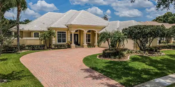 203 MAJESTIC OAK