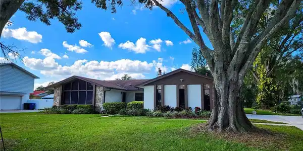 127 LAKE HOWARD SW