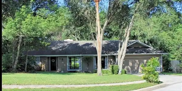 700 MAGNOLIA OAK COURT