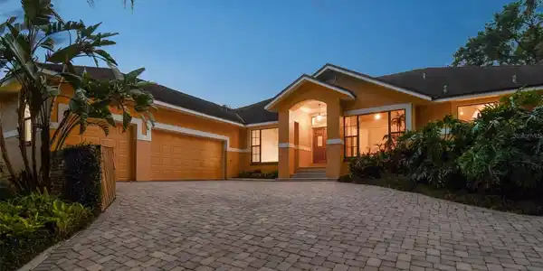 1149 LAKE POINT DRIVE