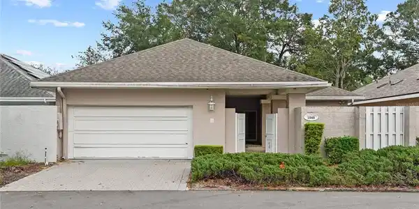 1545 OAK TREE