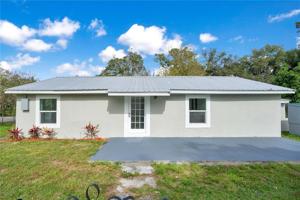 2121 WOODLAND