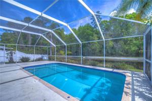 25324 LEXINGTON OAKS