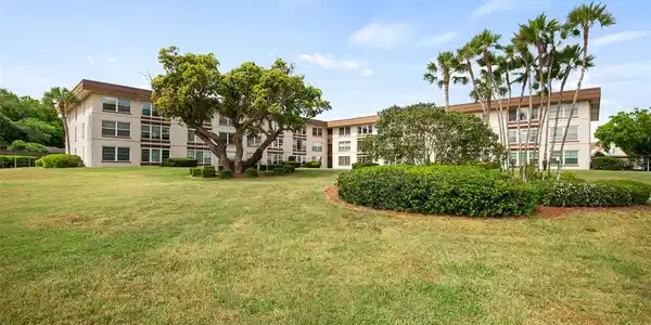 333 LAKE HOWARD NW
