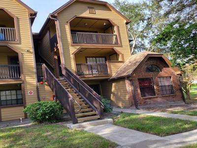 325 LAKEPOINTE DRIVE