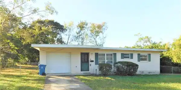 205 LAKE VILLA