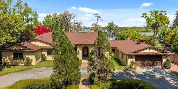 5400 KENMORE LANE