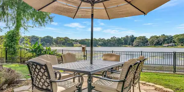 523 BLUE WATER EDGE