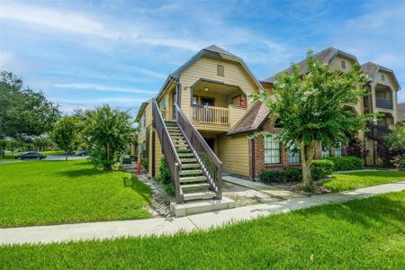 320 BLACK OAK COURT