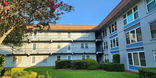 333 LAKE HOWARD NW