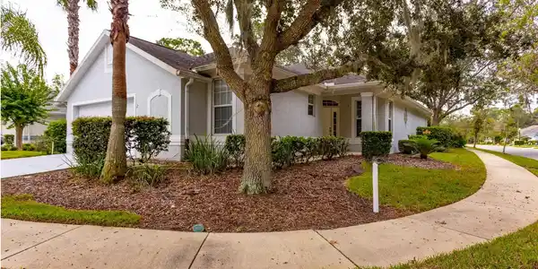 2 CROSSTIE COURT