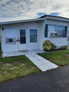 4 PALM PLACE