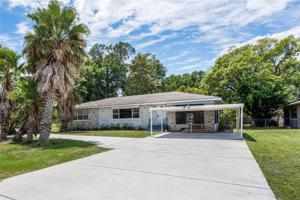 595 LAKE HOWARD