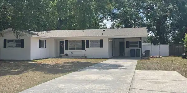 752 OLEANDER SE