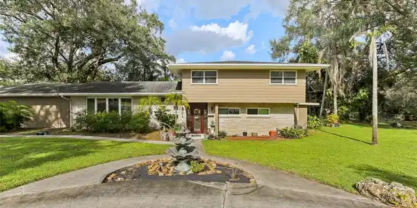 1614 KING JAMES COURT