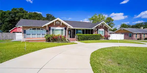 107 LAKE HOWARD NW