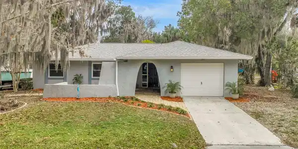 566 NW MAGNOLIA CIRCLE